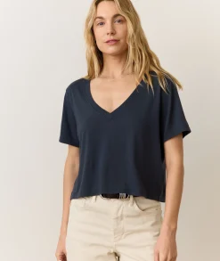 Boyfriend V-Neck Crop