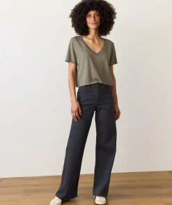 Boyfriend V-Neck Crop